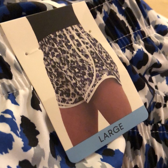 Calvin Klein Running Shorts w/ pockets
NWT Jaguar Blue/Black Size: L - Picture 4 of 6